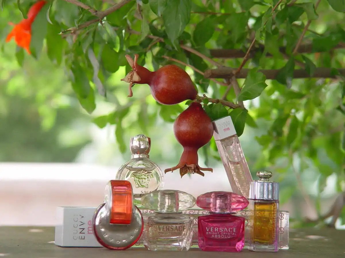 So sánh Versace Bright Crystal hồng nhạt và Versace Bright Crystal Absolu hồng đậm