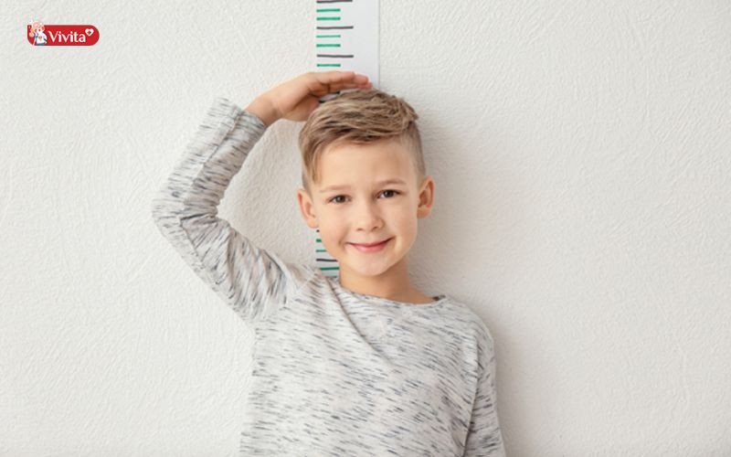 Trẻ em vui chơi với bộ xương khỏe mạnh nhờ bổ sung canxi đúng cách