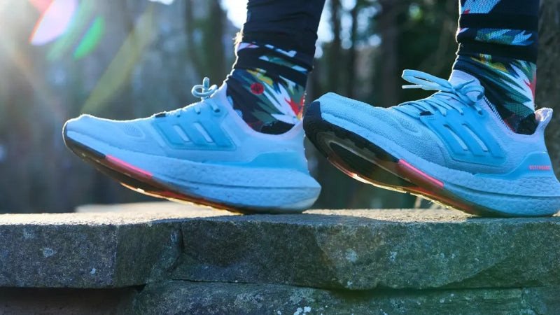 Adidas Ultra Boost 22 màu trắng phong cách cho nam giới tăng chiều cao