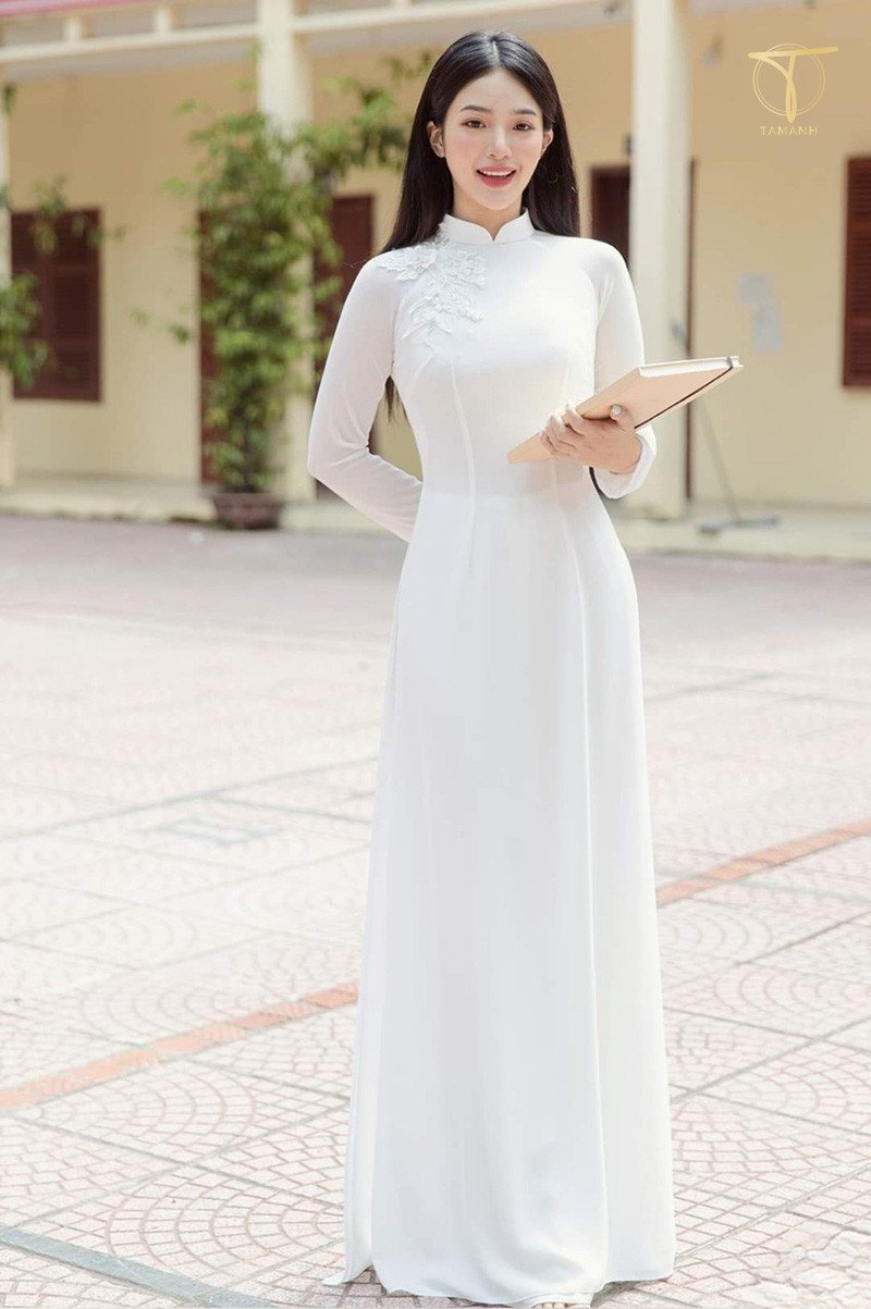 Áo dài học sinh phối giày phù hợp
