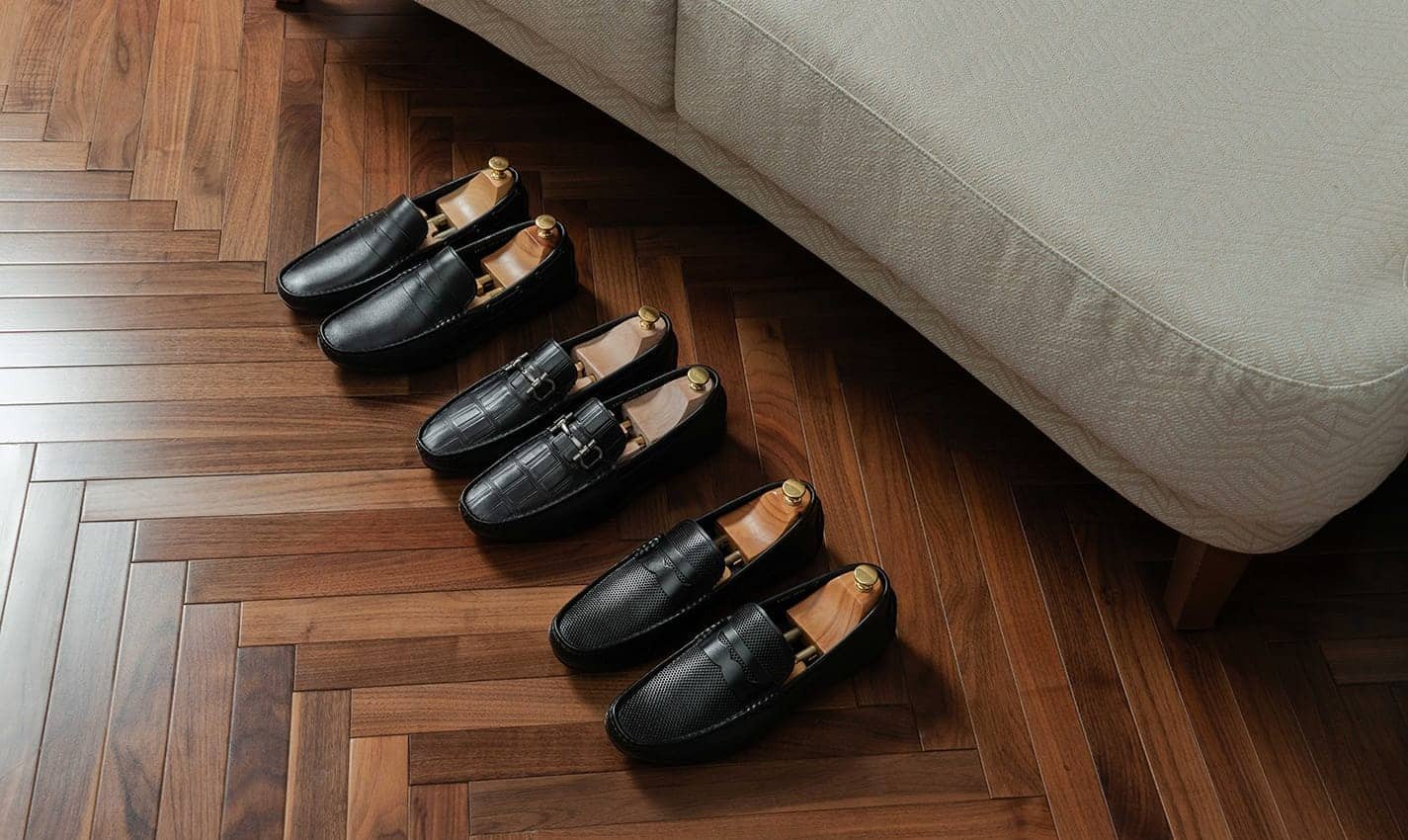 Ba đôi giày lười nam đẹp kiểu Moccasin với nhiều màu sắc khác nhau, mang đến sự thoải mái và phong cách