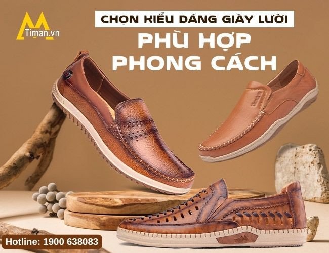 Bàn chân nam giới đang thử một đôi mẫu giày lười nam màu xanh navy, minh họa các tiêu chí chọn giày phù hợp.