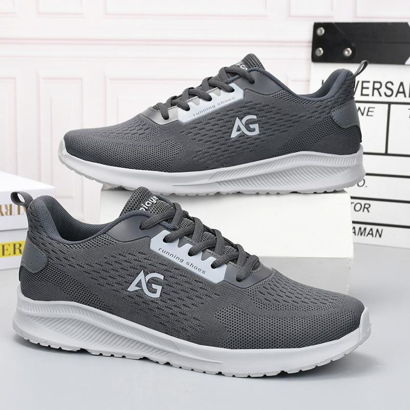 Bảng kích cỡ giày thể thao nam siêu nhẹ từ 38 đến 44, đảm bảo vừa vặn cho đa số phái mạnh