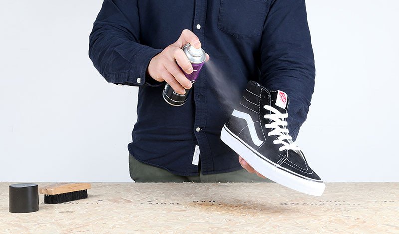 Bình xịt dung dịch chuyên dụng giúp làm mềm form giày để đôi giày 35 không bị chật nữa
