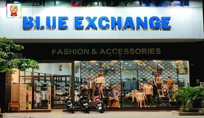 Blue Exchange Ba Đồn với đa dạng giày dép, túi xách thời trang
