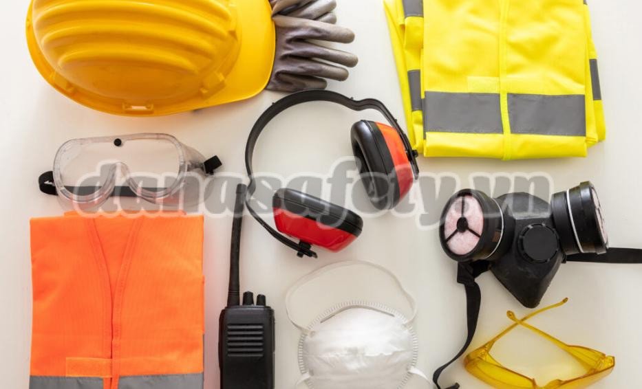 Bộ sưu tập đa dạng các loại giày bảo hộ lao động Đà Nẵng và thiết bị an toàn khác