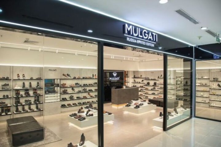 Bộ sưu tập giày thể thao nam thời trang tại cửa hàng Mulgati ở Hà Nội