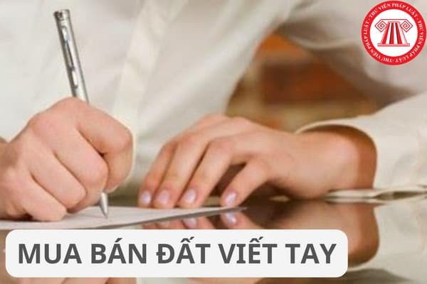 Bức ảnh minh họa giấy tờ mua bán đất viết tay trước năm 2008 cần được cấp sổ đỏ