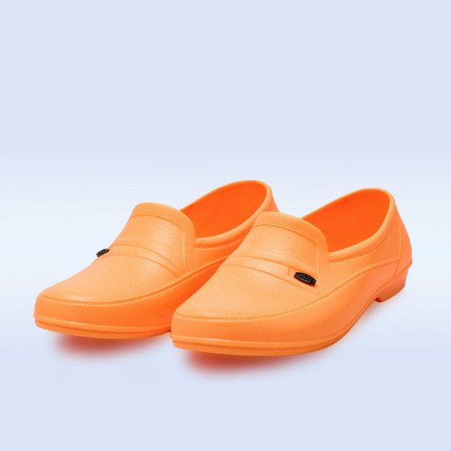 Các loại dép nhựa và giày nhựa bảo hộ phổ biến trong ngành công nghiệp