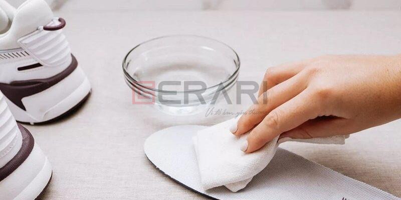 Các loại dụng cụ vệ sinh giày sneaker