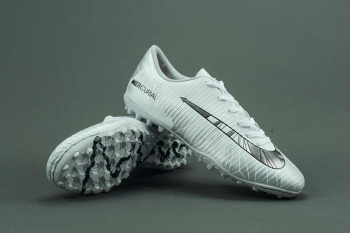 Các mẫu giày bóng đá chính hãng Adidas và Nike tại PADO Sports