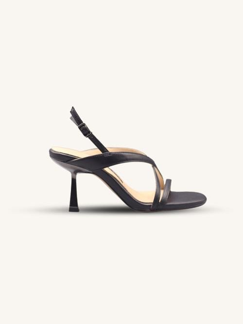 Các mẫu giày sandal nữ đẹp quai chéo màu đen