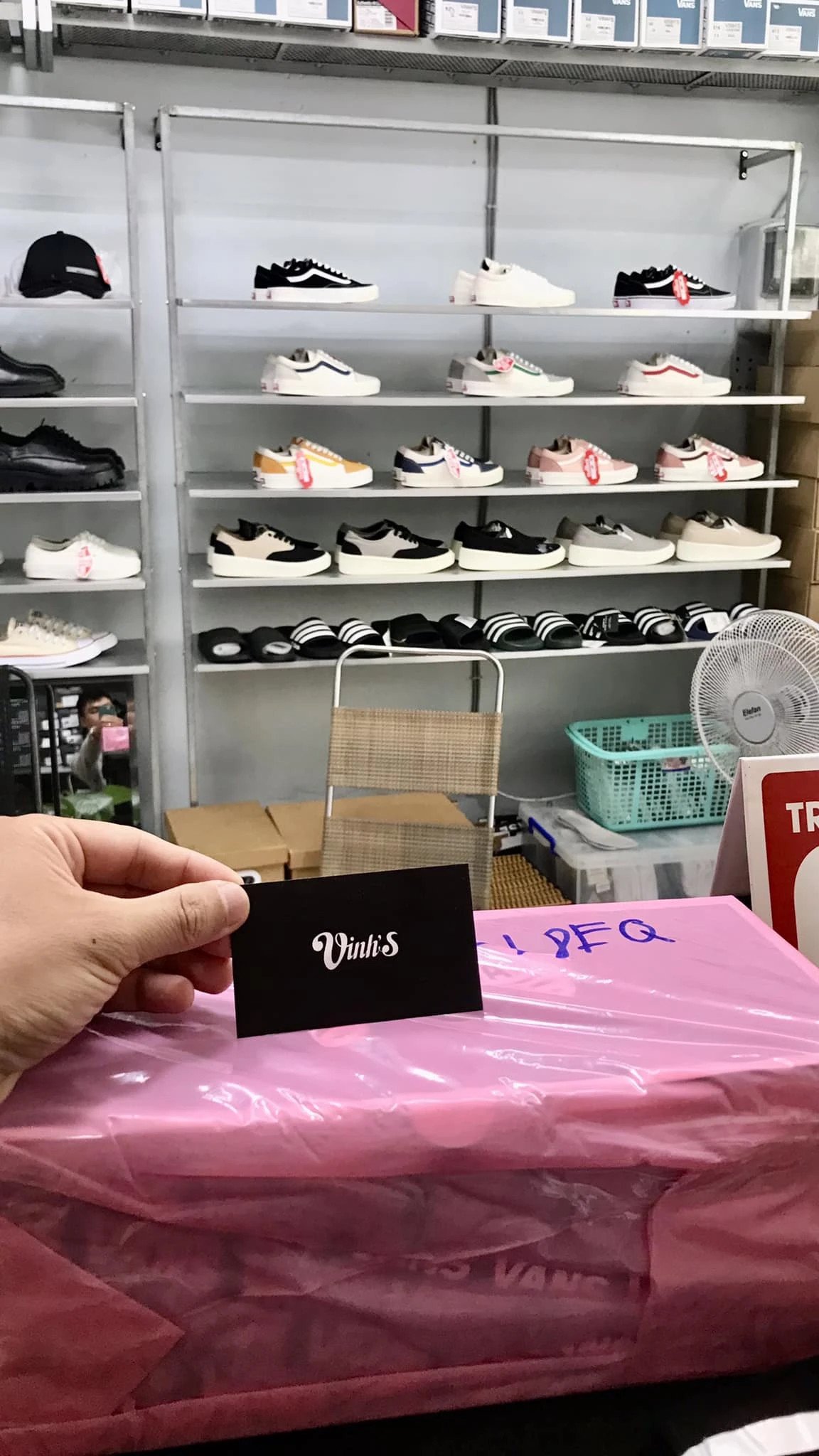 Các mẫu giày thể thao và cao cấp tại Vinh's Shop Nha Trang, lựa chọn giày sneaker chất lượng