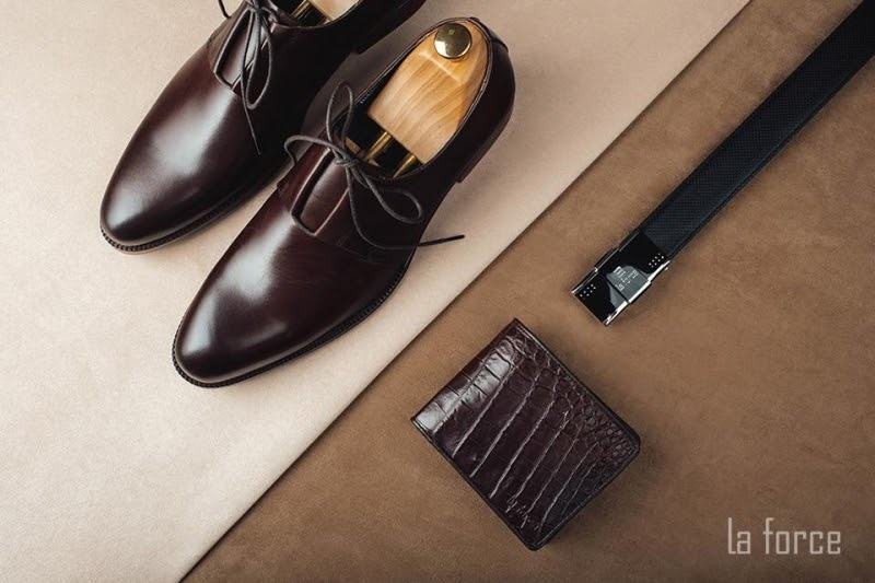 Cách bảo quản giày da không bị bong tróc