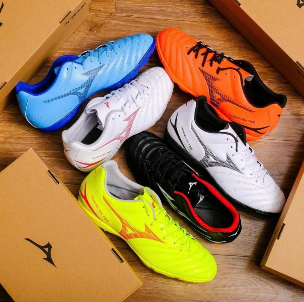 Cách chọn size giày đá bóng Mizuno cho bàn chân 24cm