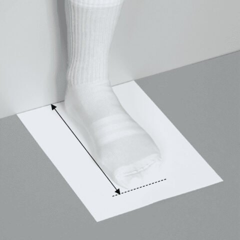 Cách đo chiều dài bàn chân để chọn size giày Mizuno bóng đá