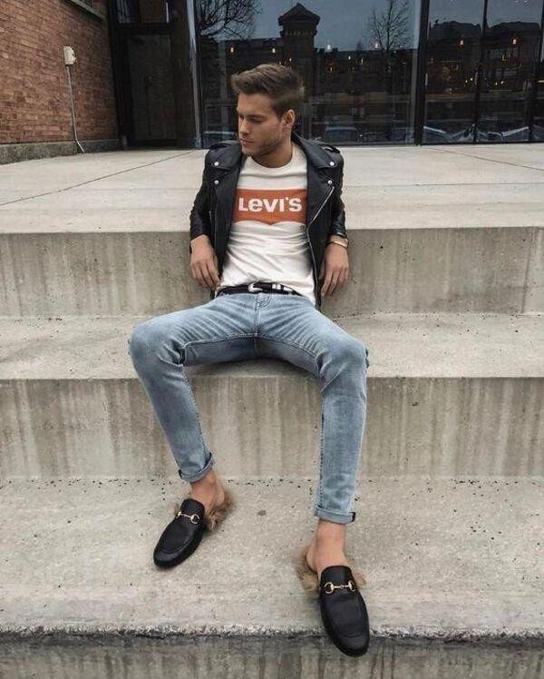 Cách phối giày sục nam với quần jeans rách gối cá tính