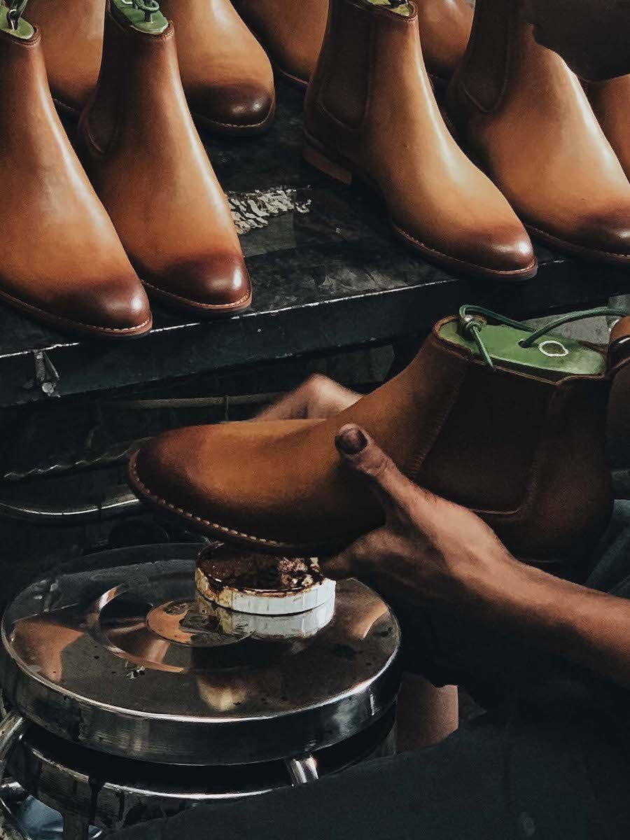 Cải tiến giày tây be classy