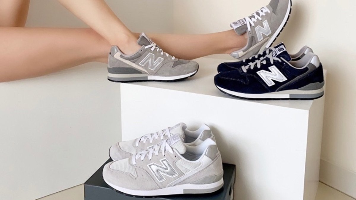 Cận cảnh chất liệu da lộn và lưới thoáng khí của giày New Balance 996