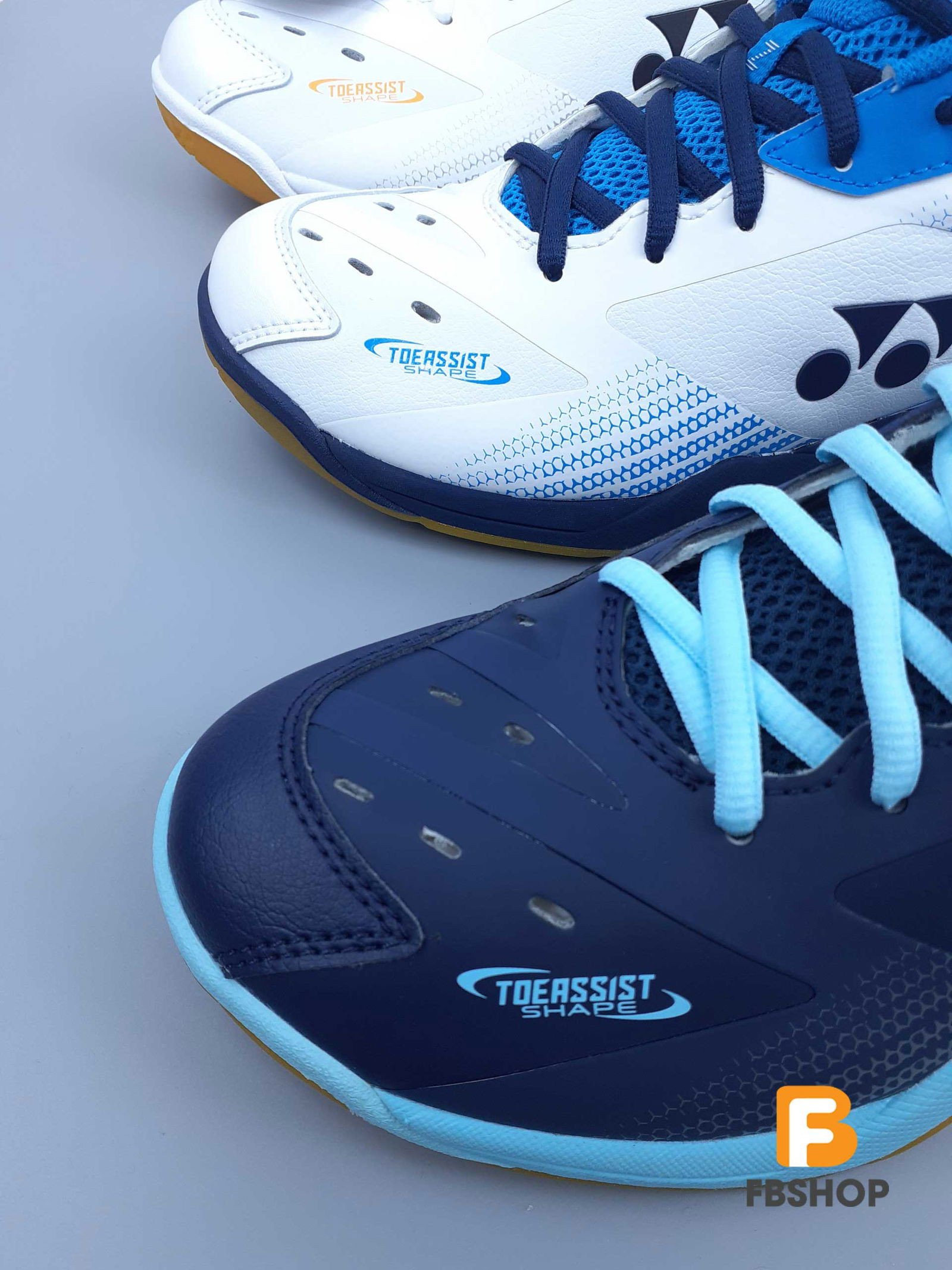 Cận cảnh chi tiết mặt bên của giày cầu lông Yonex 65Z3 màu xanh navy