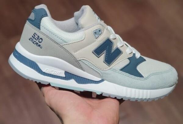 Cận cảnh đế giày cao su của New Balance với thiết kế rãnh chống trượt và độ bền cao, mang lại sự êm ái khi vận động