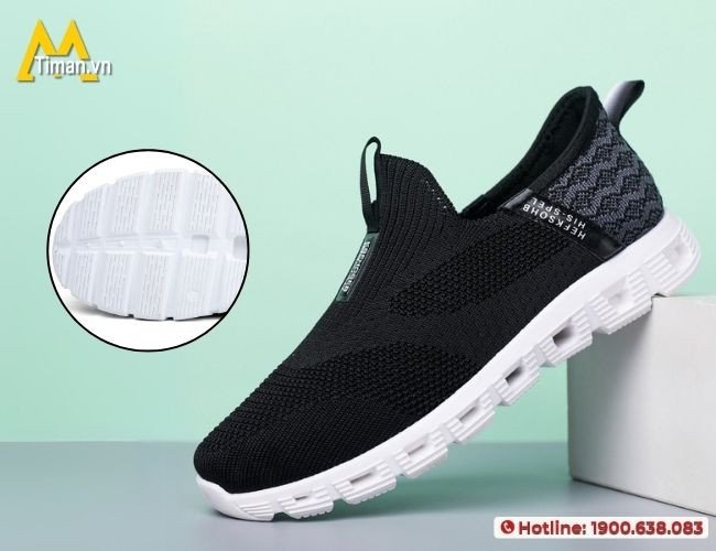 Cận cảnh đế giày lười vải nam hàng hiệu với khả năng chống trượt và độ bền vượt trội
