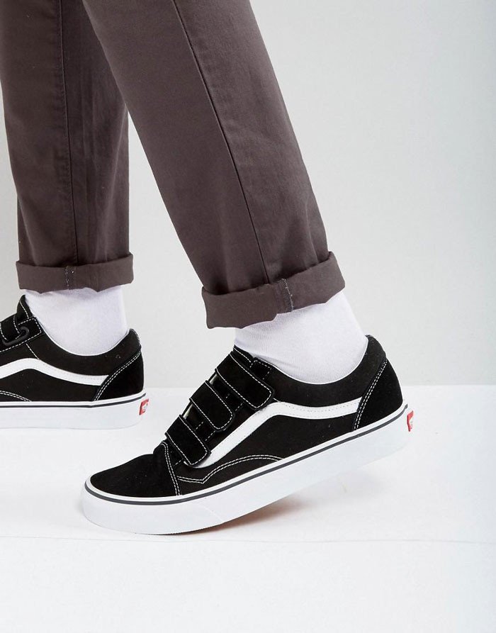 Cận cảnh đôi giày dán nam Vans Old Skool với thiết kế quai Velcro tiện lợi