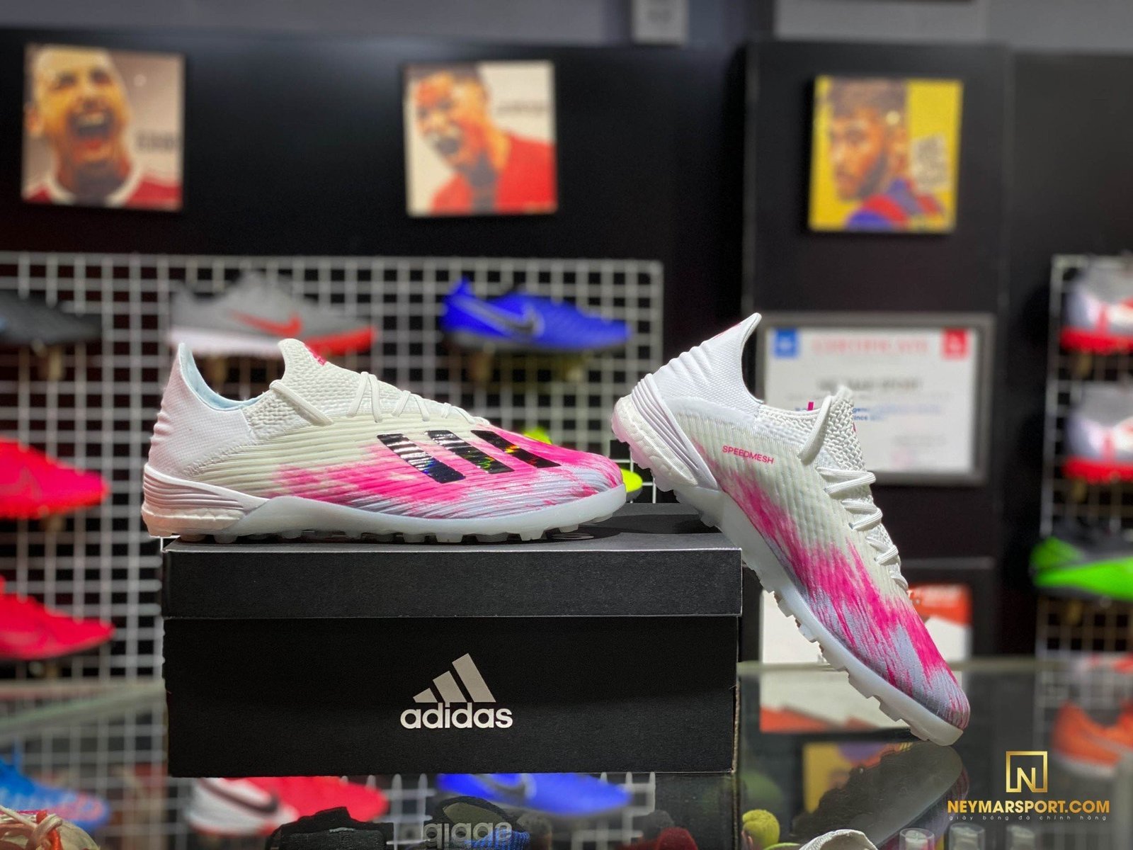 Cận cảnh giày đá bóng adidas X 19.1 TF Uniforia màu trắng