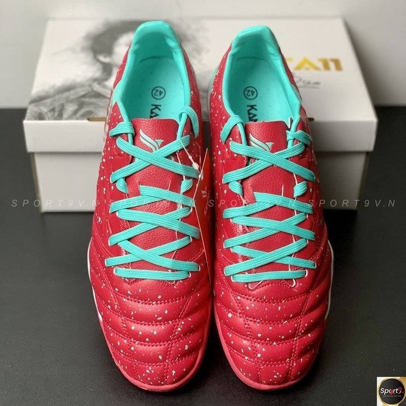 Cận cảnh giày đá bóng Kamito TA11 màu xanh với vân kim cương