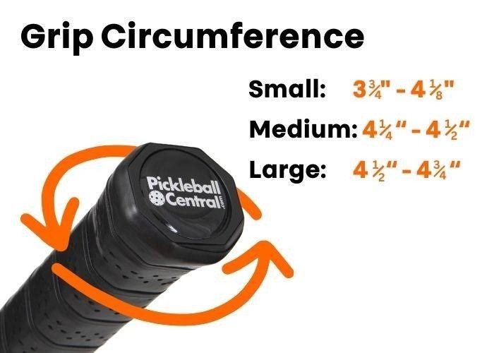 cận cảnh giày đá bóng và bàn tay cầm