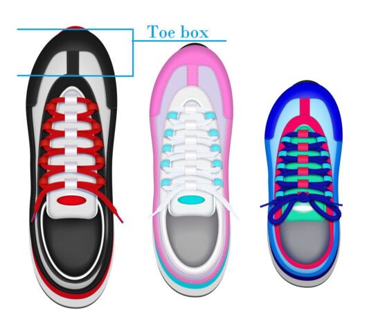 Cận cảnh hộp ngón chân (toe box) của giày thể thao, nơi chứa các ngón chân