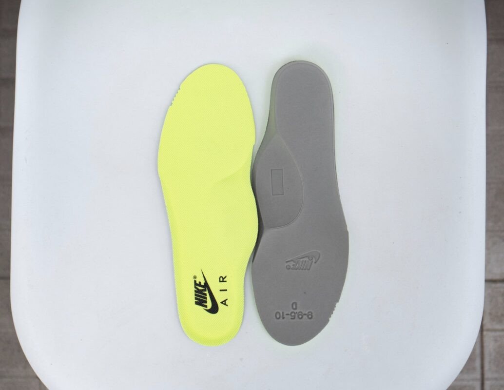 Cận cảnh lót giày Nike Air cho dòng Jordan 1, tăng cường đệm và hỗ trợ.