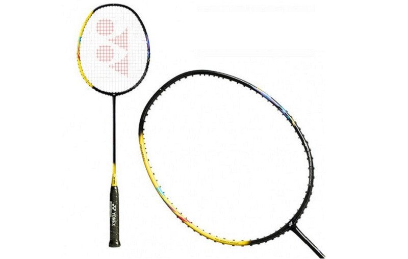 Cận cảnh vợt cầu lông Yonex Astrox 01 Ability, một trong những dụng cụ nổi bật của thương hiệu Yonex.