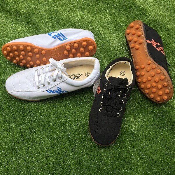 Cấu tạo đơn giản của một đôi giày Asia hoặc giày vải truyền thống