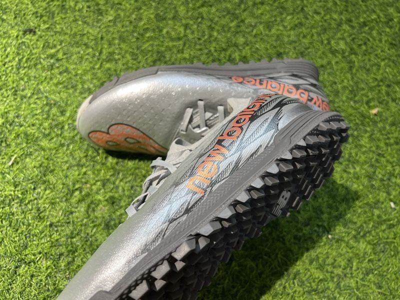 cấu tạo giày bóng đá new balance furon v7 pro tf