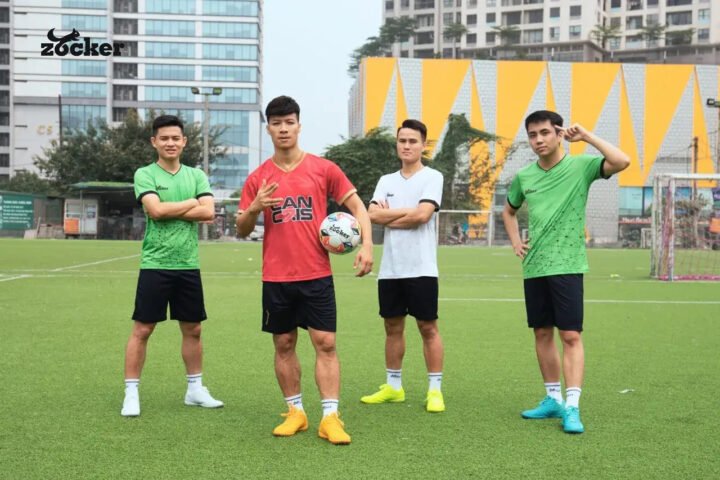 Cầu thủ phủi trải nghiệm và đánh giá giày đá bóng Zocker Inspire Pro trên sân cỏ