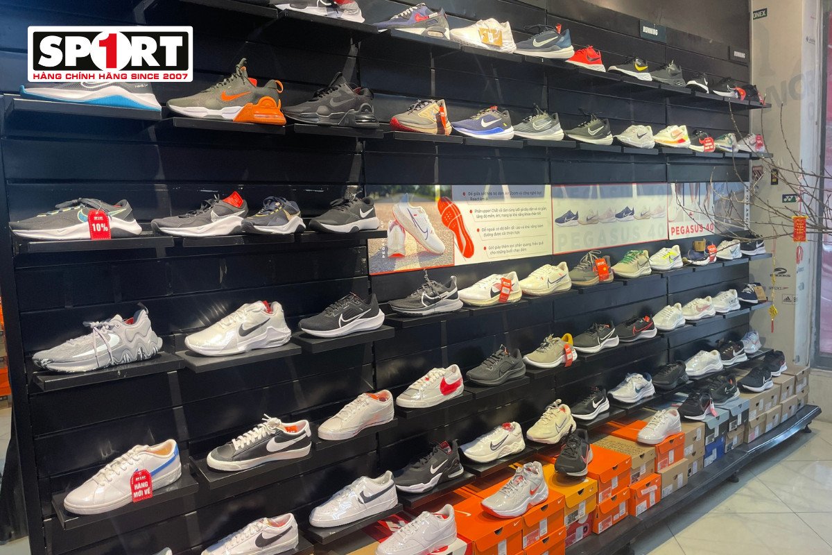 Cấu trúc hỗ trợ và đệm êm của giày tập gym Nike mang lại sự thoải mái tối ưu