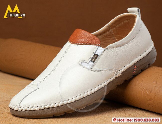 Chất liệu da cao cấp của giày lười nam màu trắng mang lại vẻ sang trọng