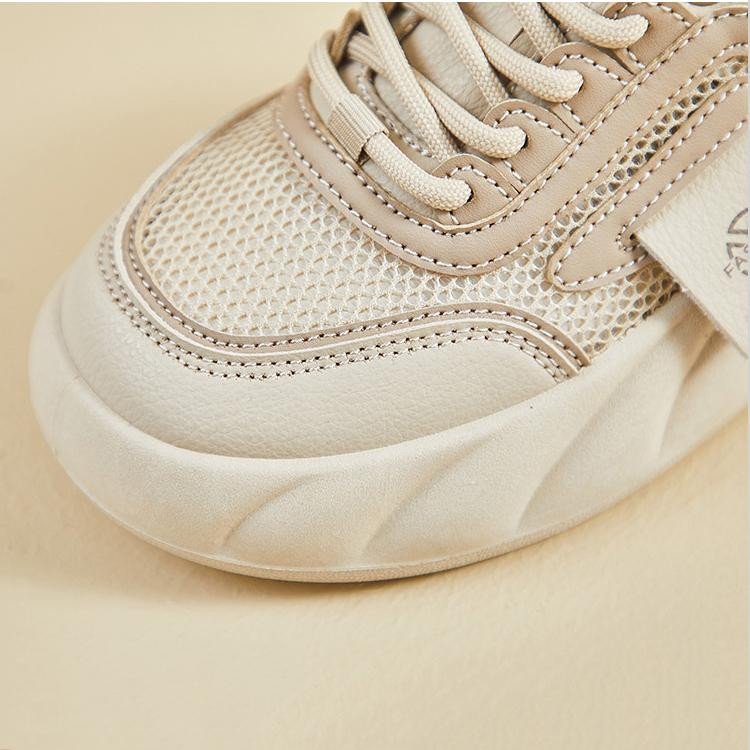 Chất liệu thoáng khí của giày sneaker nữ chính hãng, giữ chân luôn khô ráo và dễ chịu.