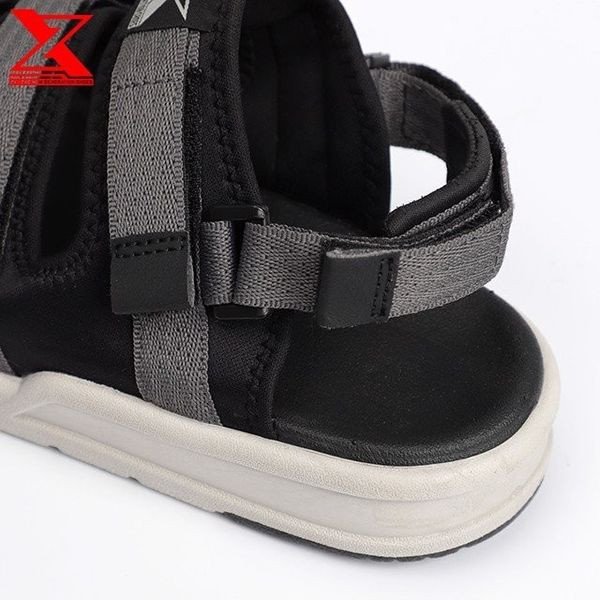 Chi tiết quai dán linh hoạt giúp điều chỉnh dép sandal nữ đi học cấp 2 vừa vặn