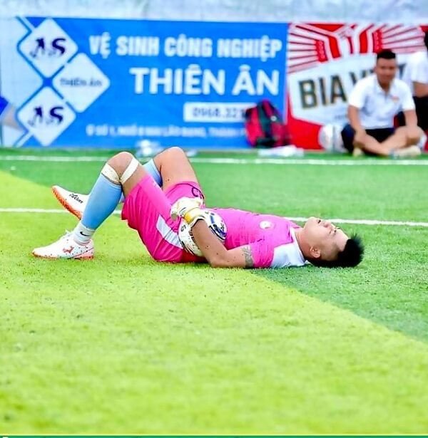 Chọn giày bóng đá phủi theo vị trí chơi