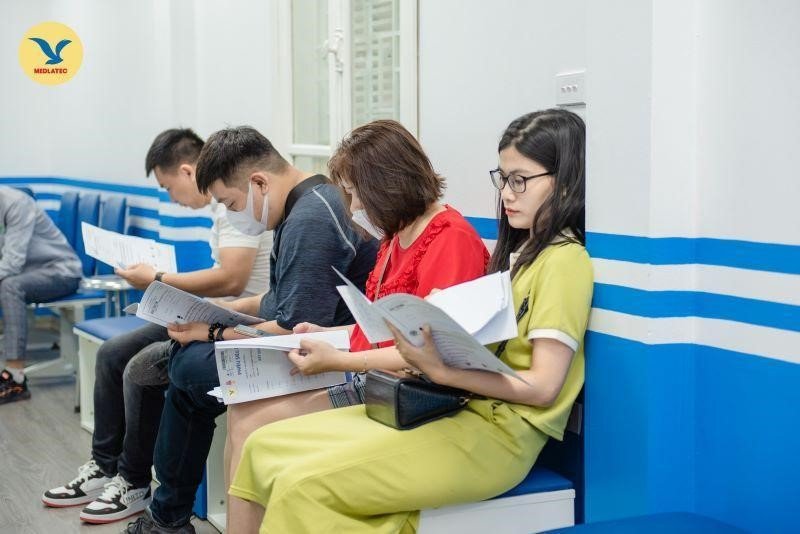 Chuẩn bị hồ sơ và các giấy tờ cần thiết để đi khám giấy sức khỏe