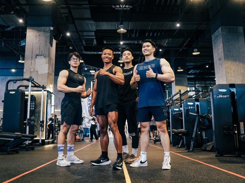 Cộng đồng fitness vui vẻ sau buổi tập tại gym Cầu Giấy