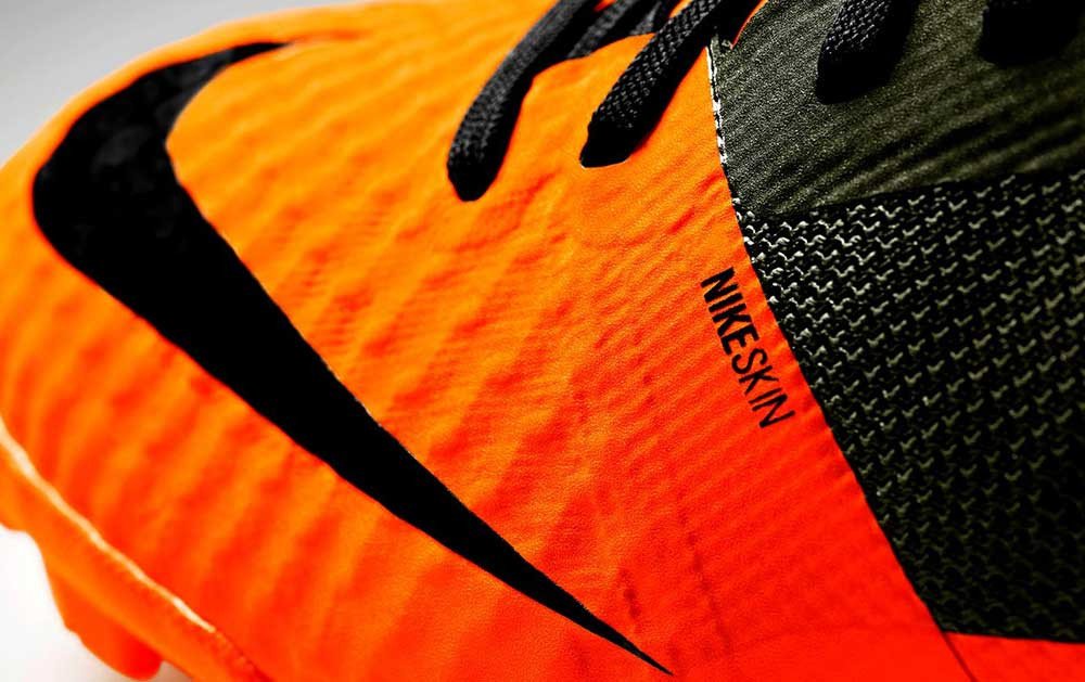 Công nghệ Nikeskin trên upper giày đá bóng Nike Hypervenom, mang lại độ mỏng, mềm và cảm giác bóng nhạy bén.