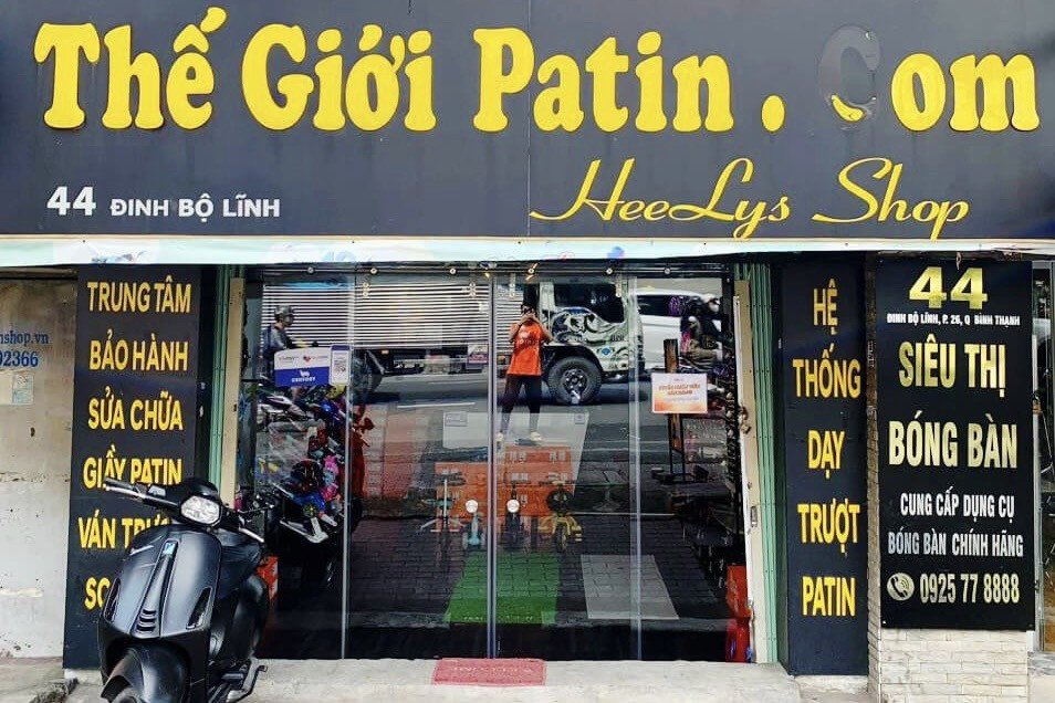 cửa hàng giày patin trẻ em đa dạng