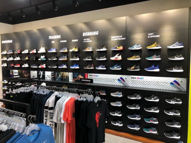 Cửa hàng Nike tràn ngập giày thể thao chất lượng tại Đà Nẵng