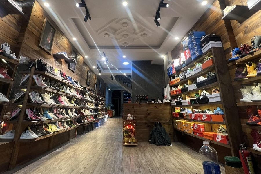 Cửa hàng Sóc's Shoes Đà Lạt, chuyên về giày second hand chất lượng cao.