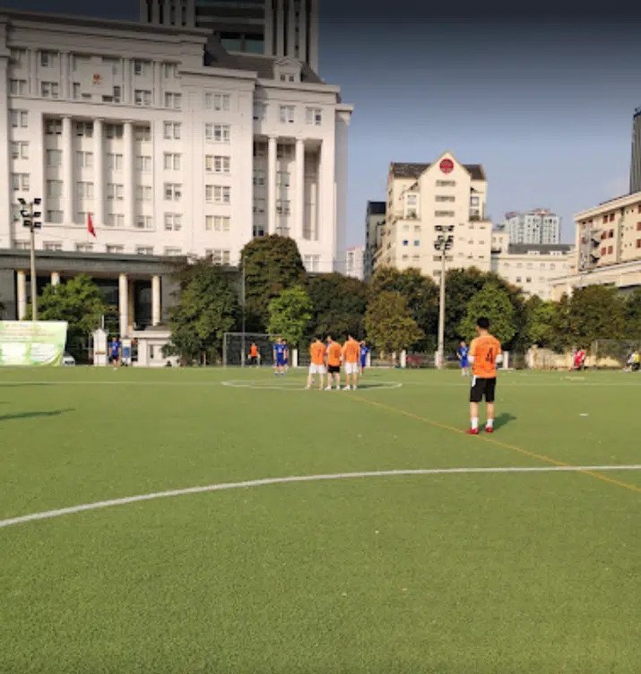 Cụm sân bóng đá Đông Đô thoáng đãng