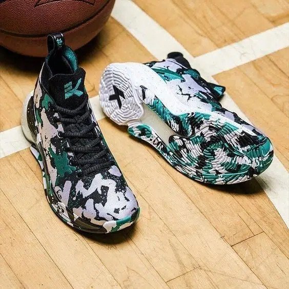 Đa dạng mẫu mã giày bóng rổ Adidas độc đáo