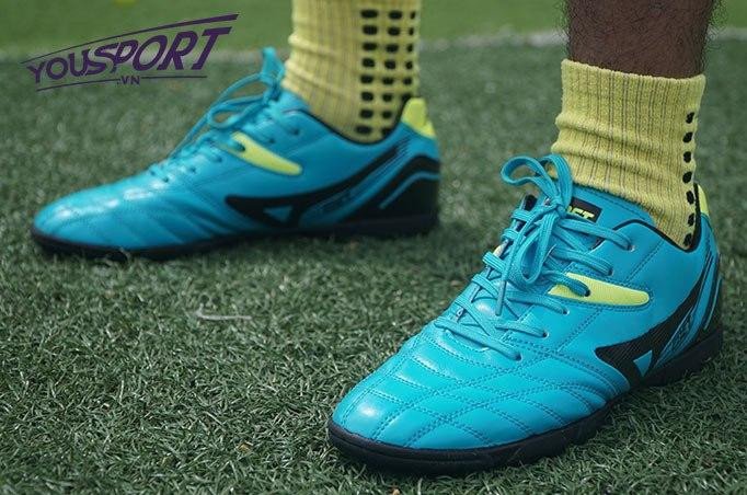Đặc điểm của giày đá bóng form thon dài ôm chân